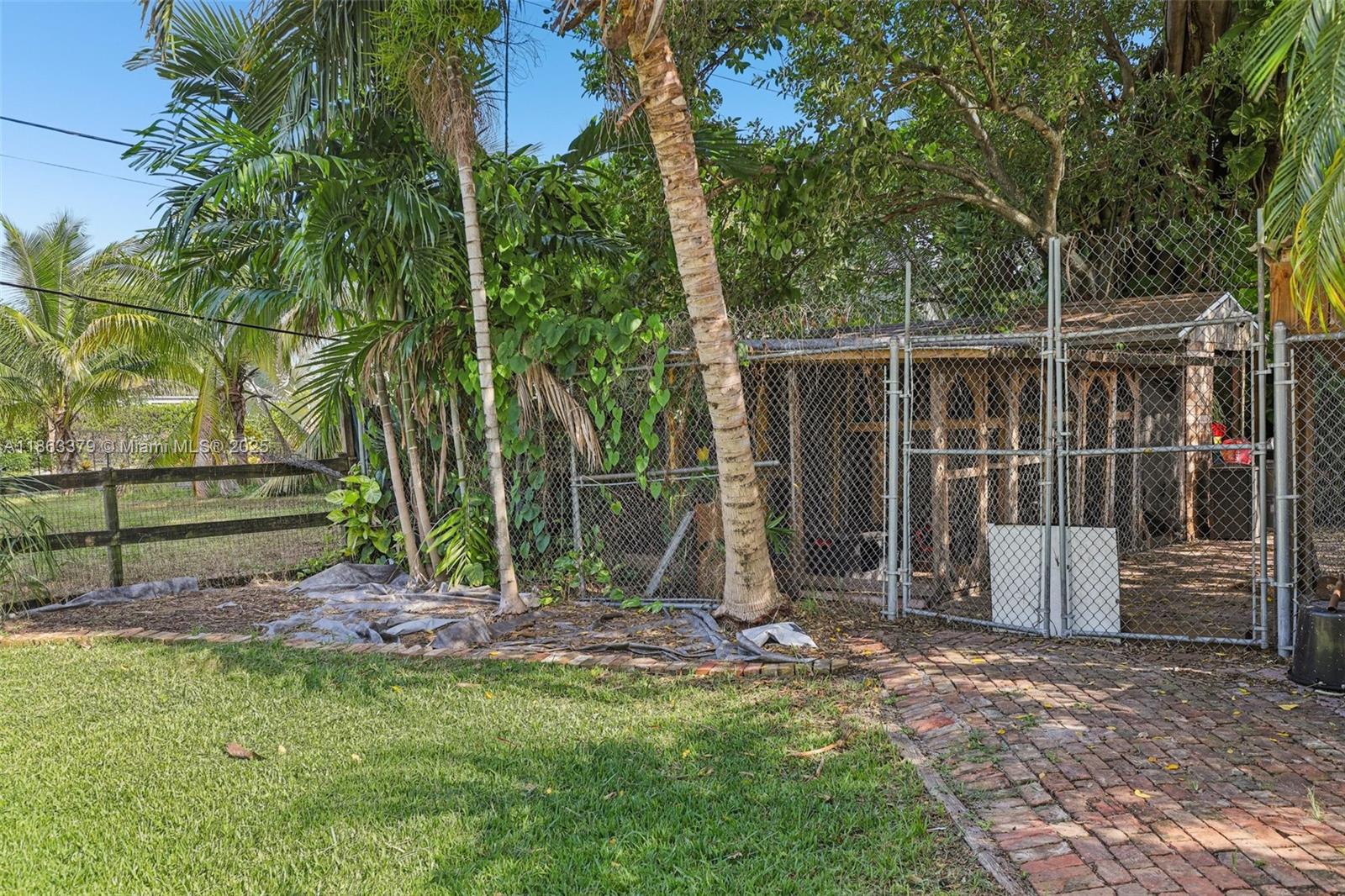 GOLDEN COURT - Residential