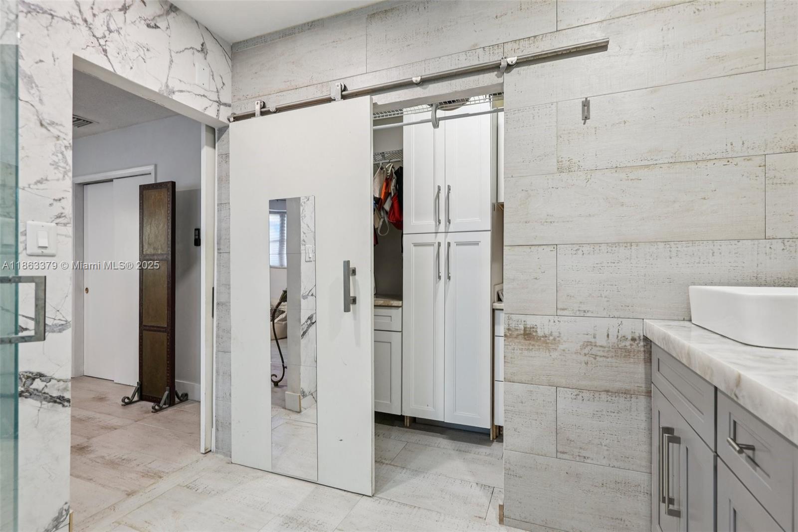 GOLDEN COURT - Residential