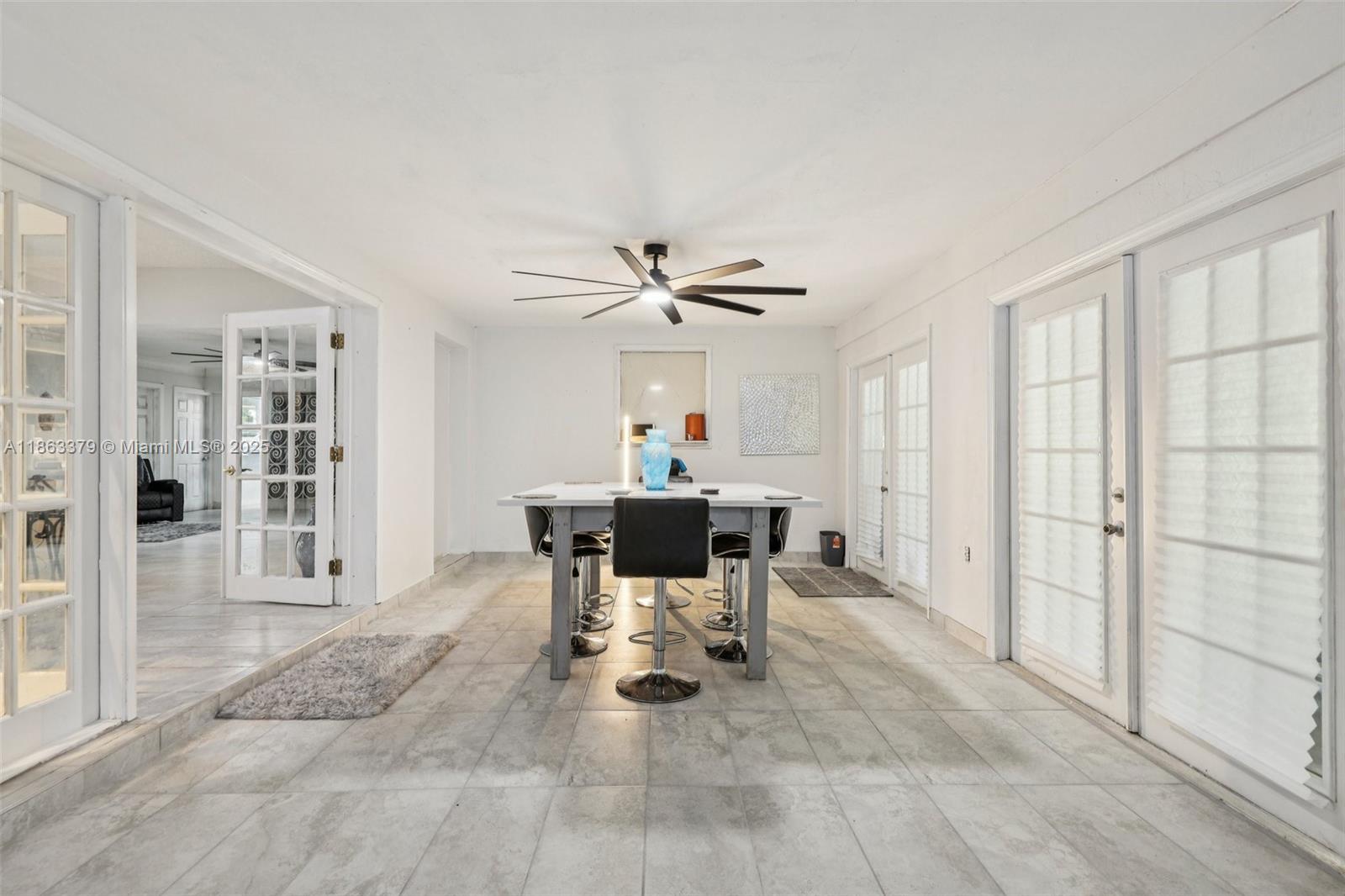 GOLDEN COURT - Residential