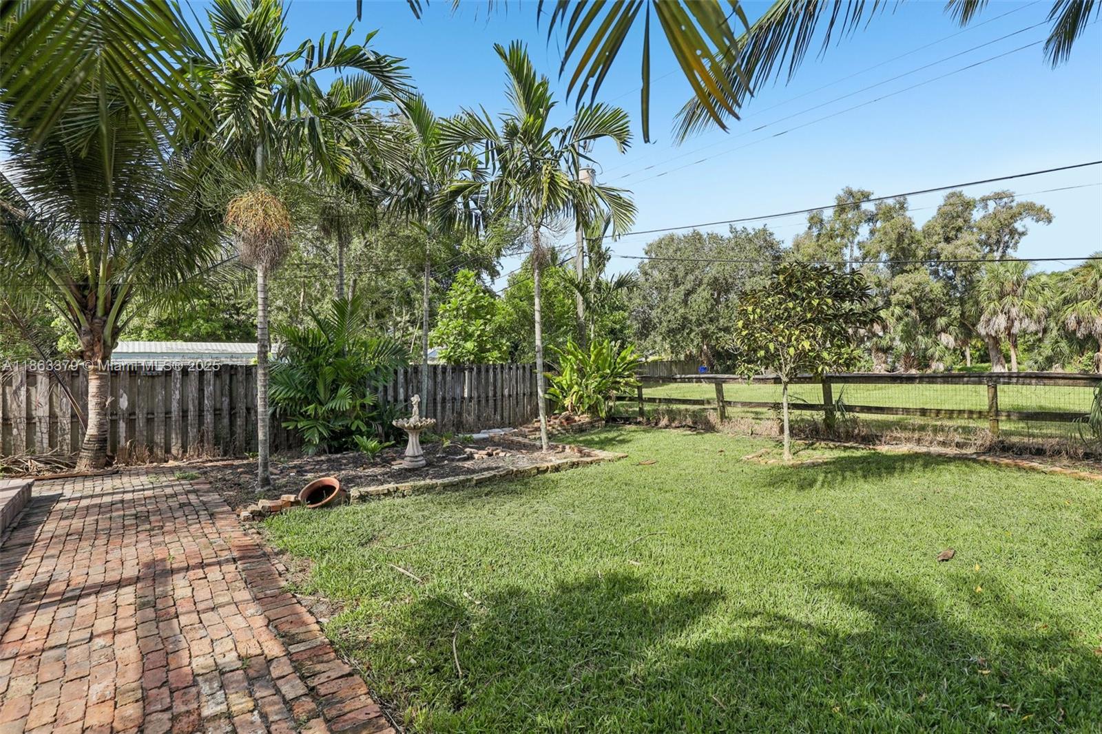 GOLDEN COURT - Residential