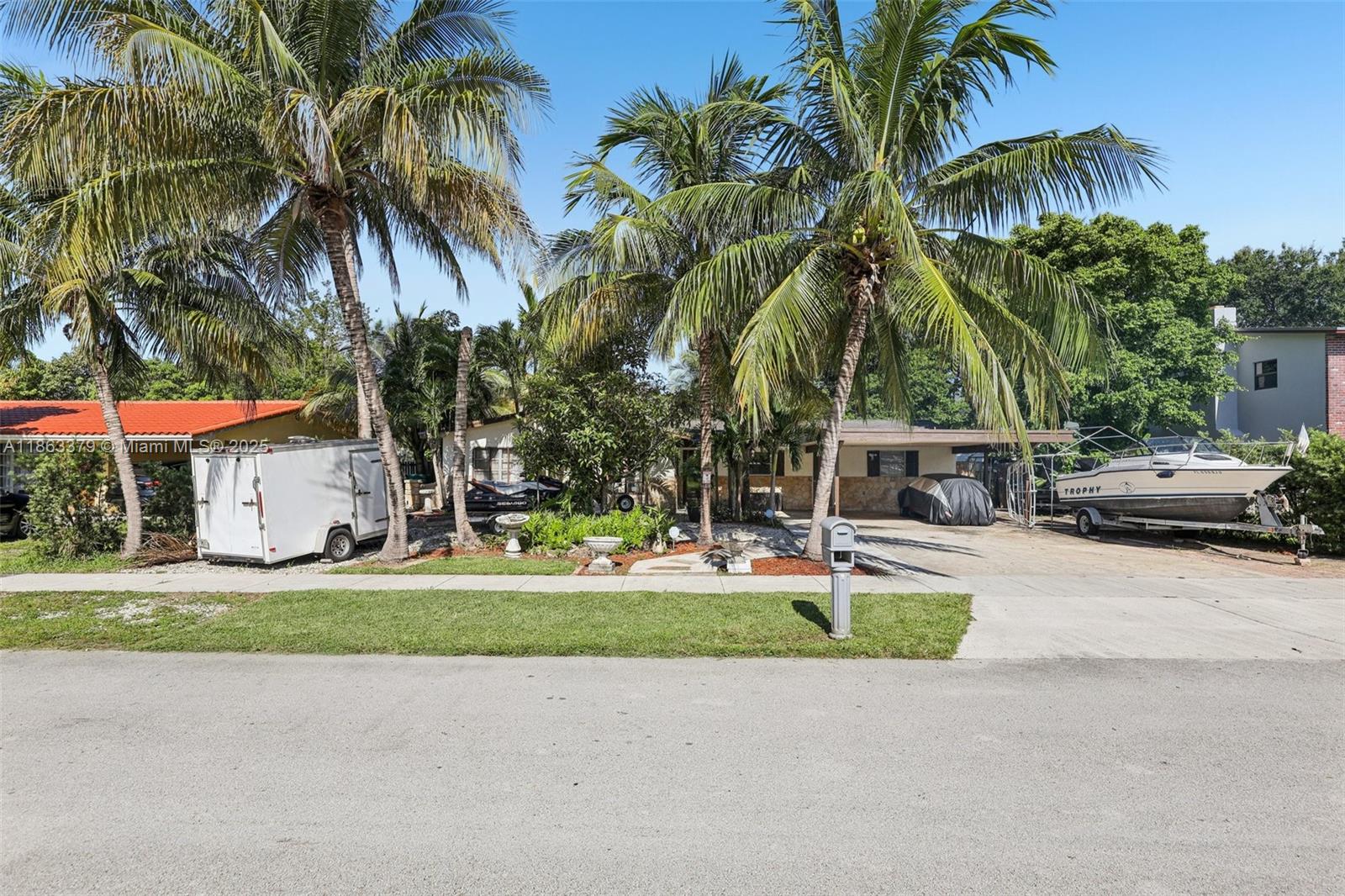 GOLDEN COURT - Residential