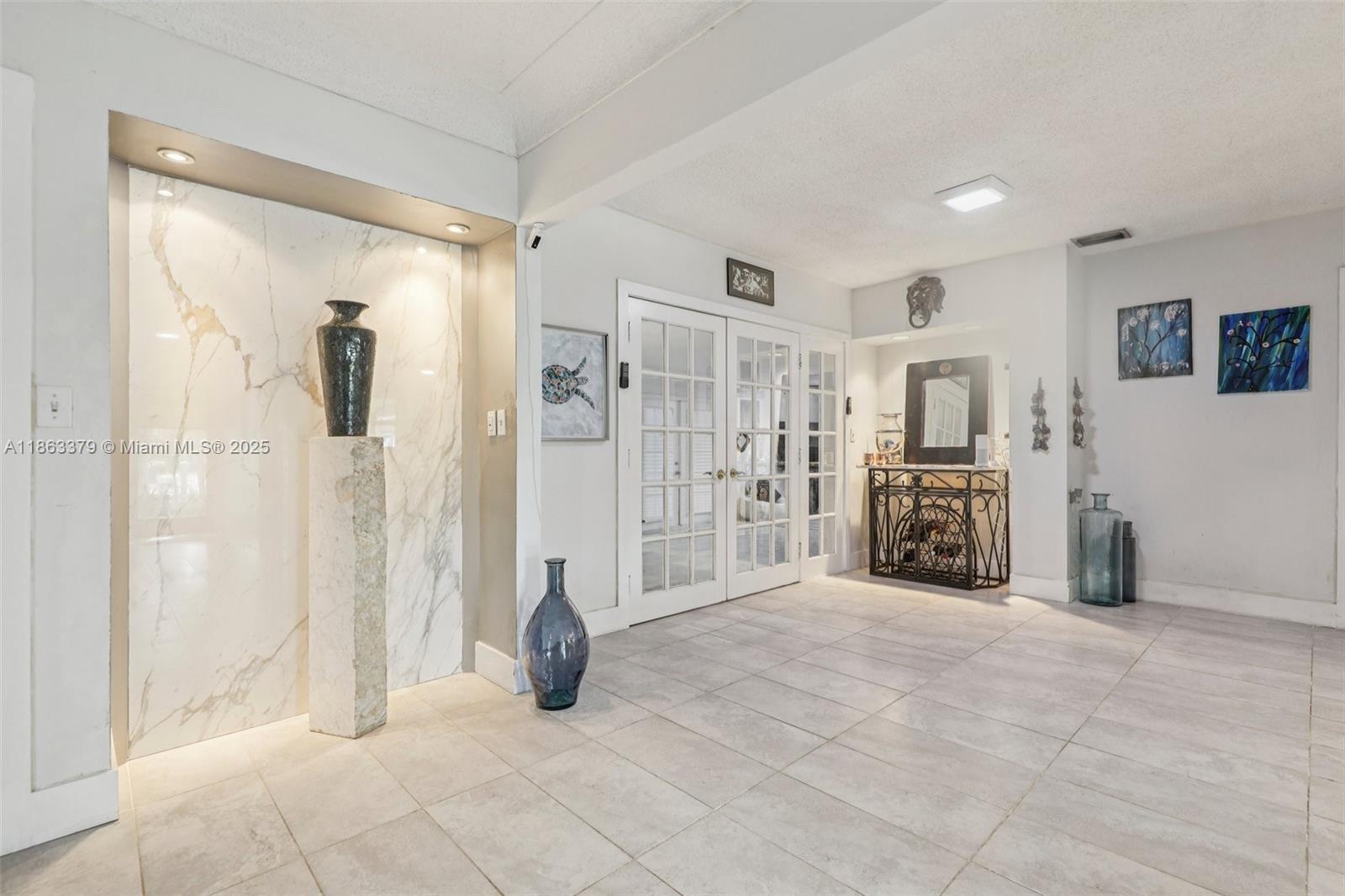 GOLDEN COURT - Residential