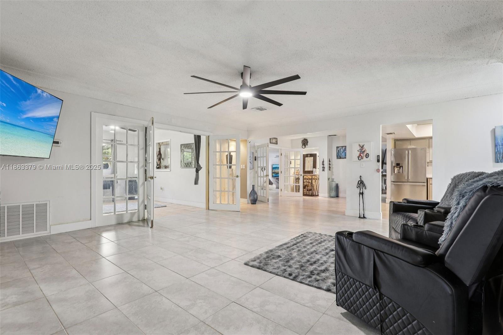 GOLDEN COURT - Residential