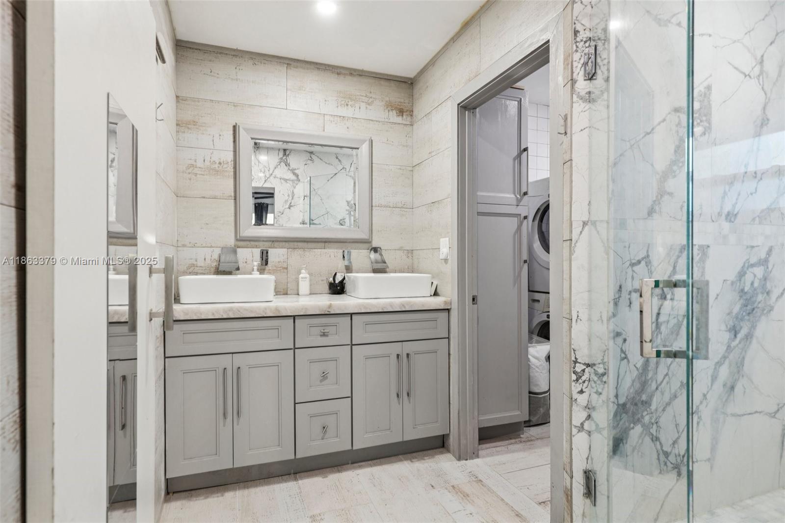 GOLDEN COURT - Residential