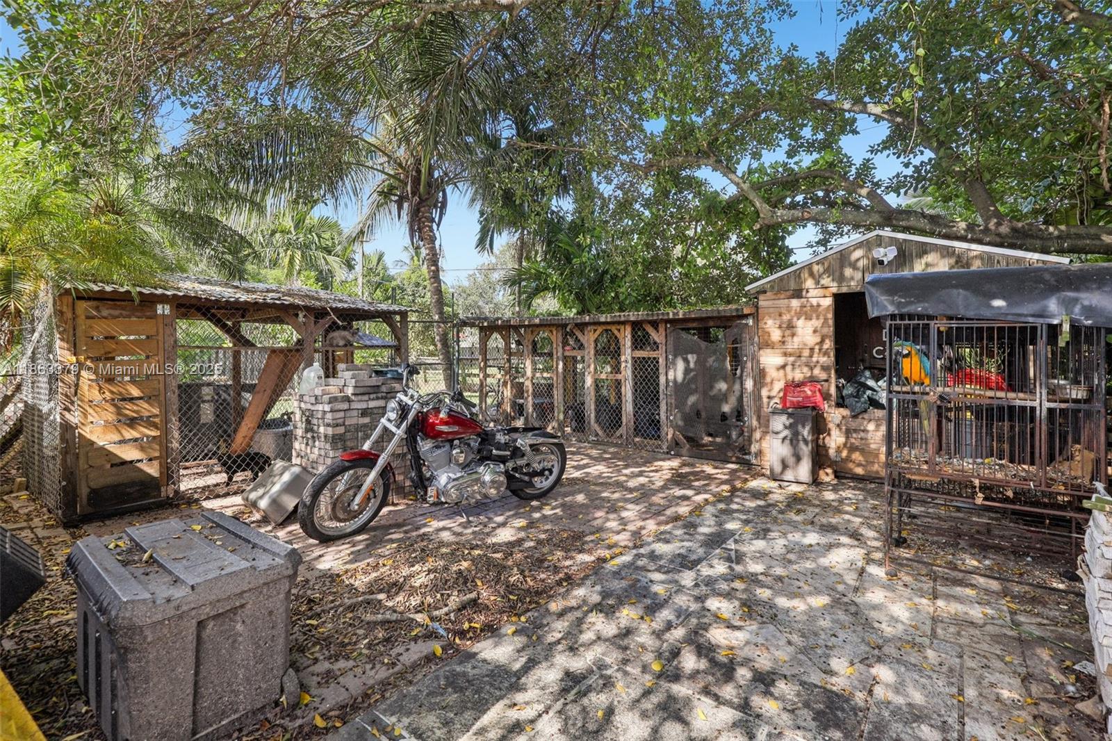 GOLDEN COURT - Residential