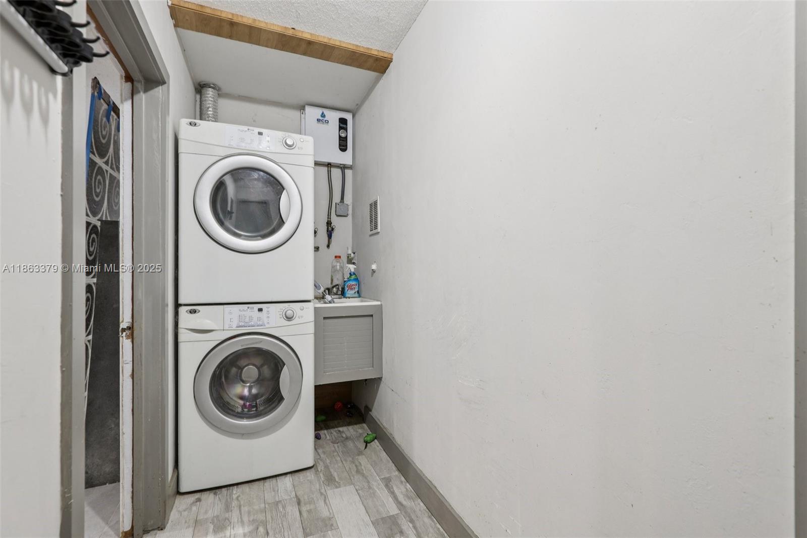 GOLDEN COURT - Residential