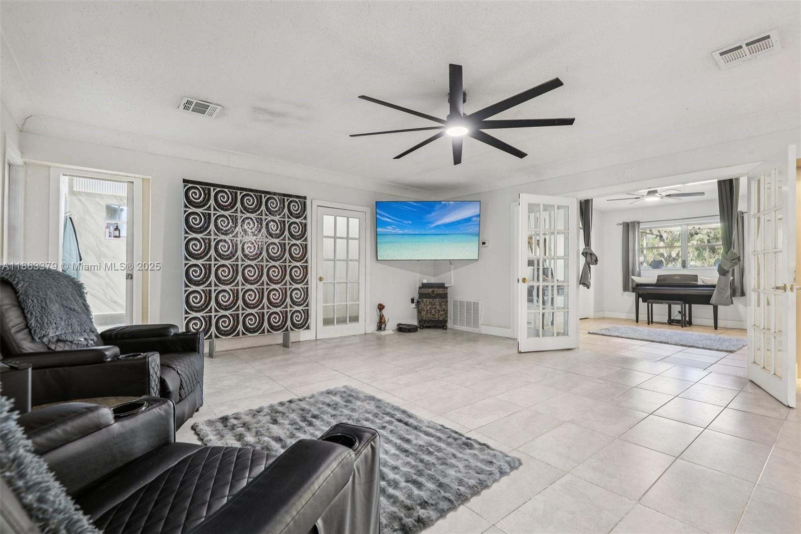 GOLDEN COURT - Residential