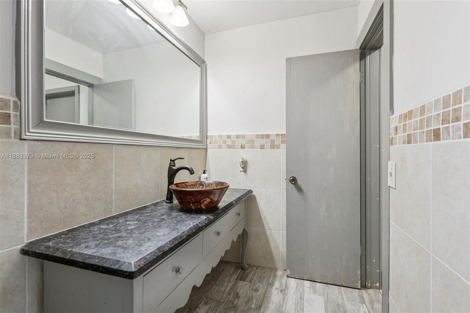 GOLDEN COURT - Residential