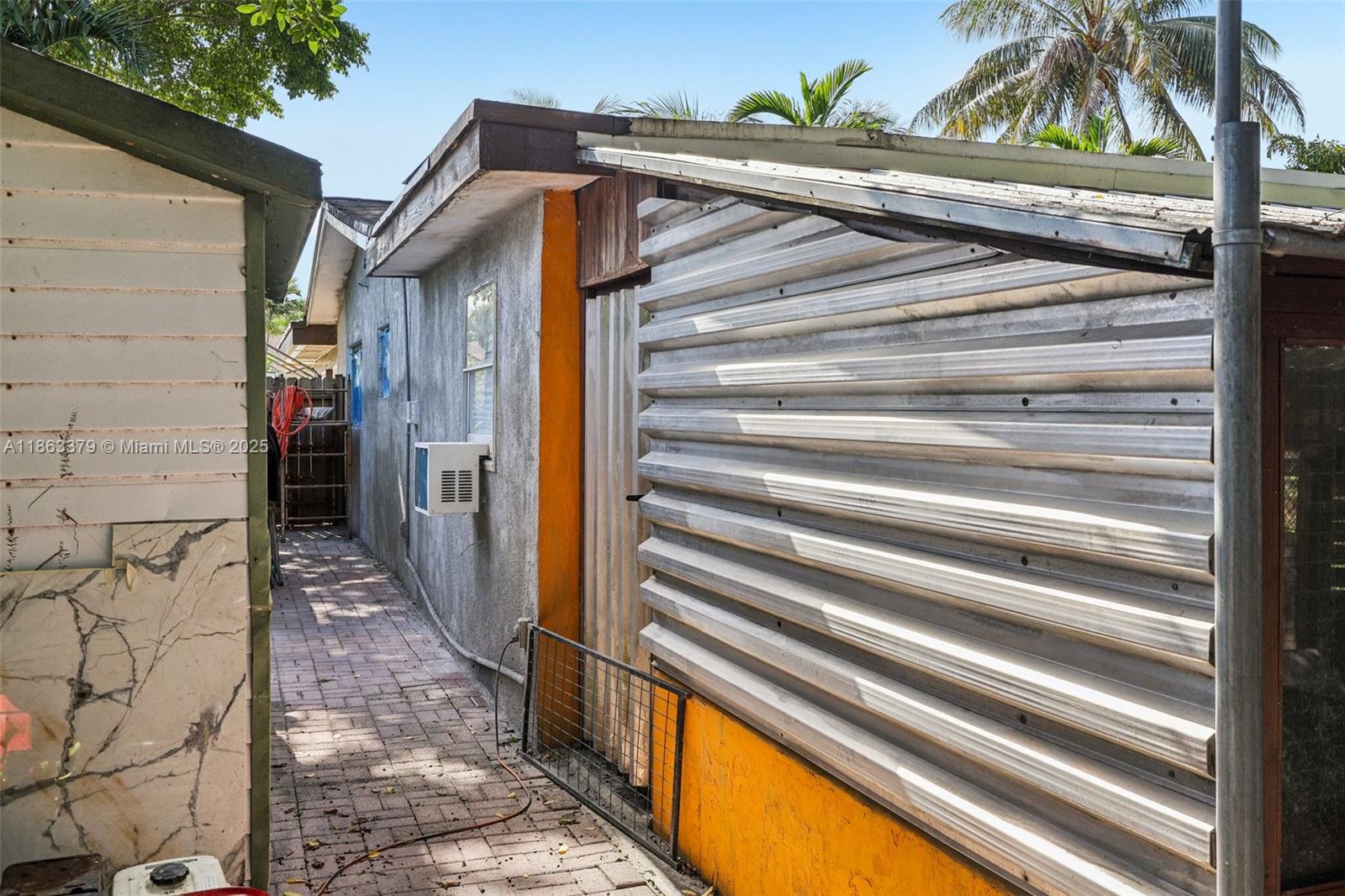 GOLDEN COURT - Residential