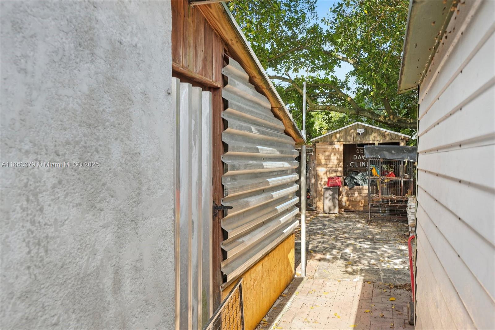 GOLDEN COURT - Residential