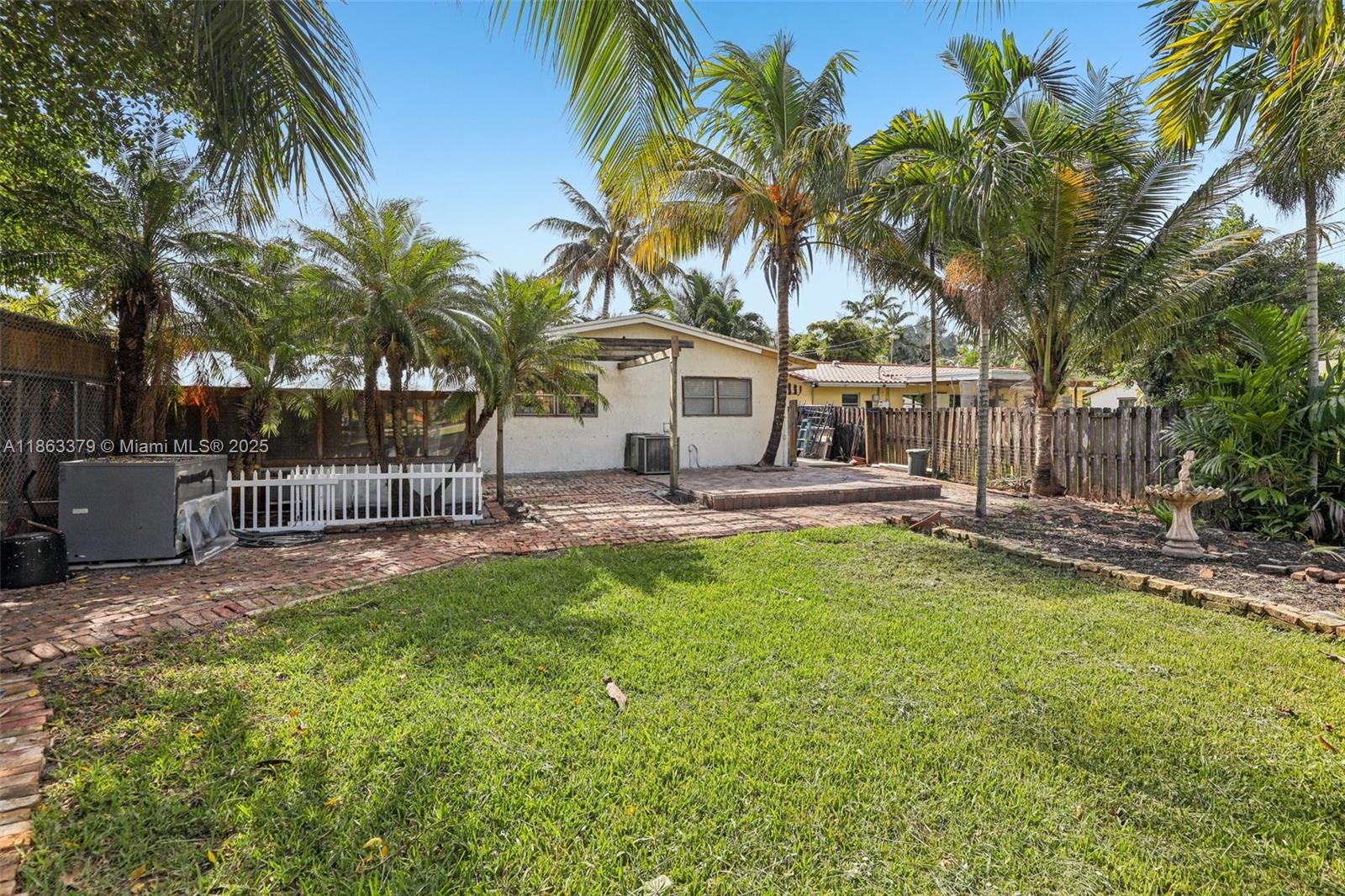 GOLDEN COURT - Residential