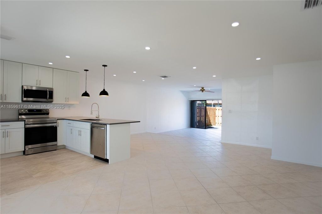 Photo of 2615 SW 74th Ter, Davie, FL 33314 (MLS # A11859617)