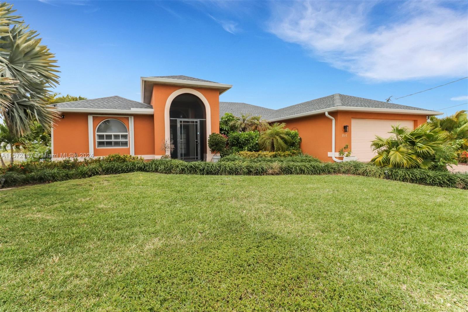 816 6th Ave Ave, Cape Coral, Lee County, Florida - 3 Bedrooms  
3 Bathrooms - 