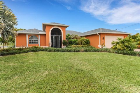 Single Family Residence in Cape Coral FL 816 NE 6TH AVE Ave.jpg