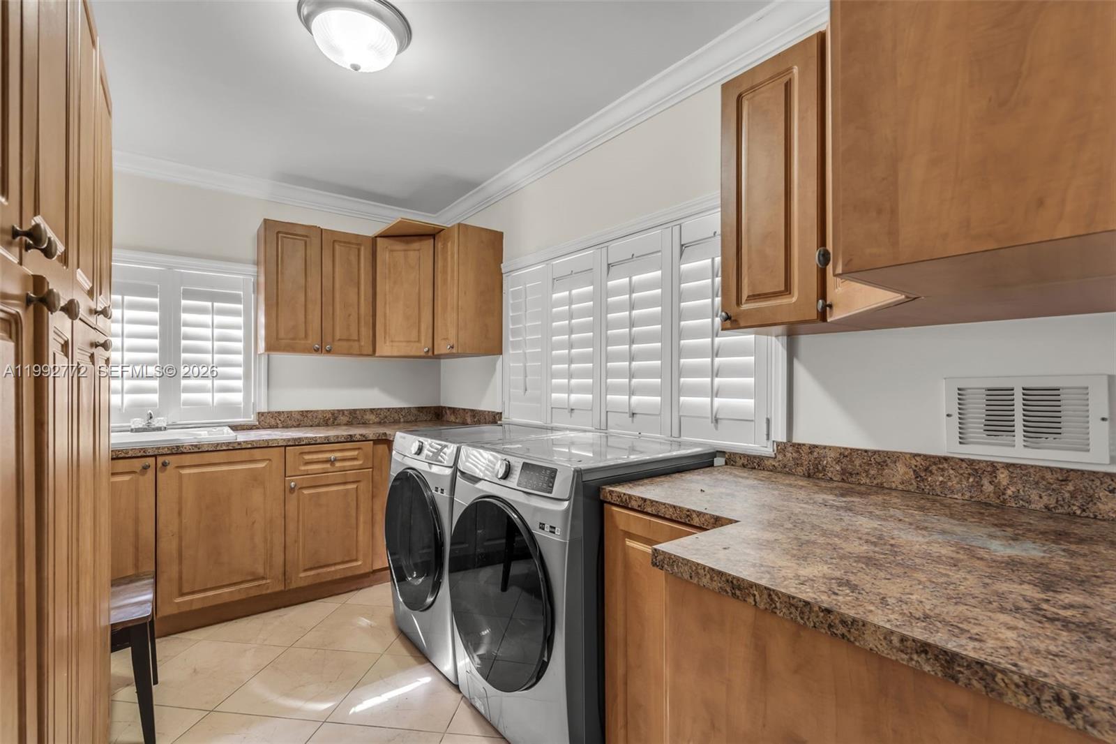 CORAL GABLES COUNTRY CLUB - Residential Lease