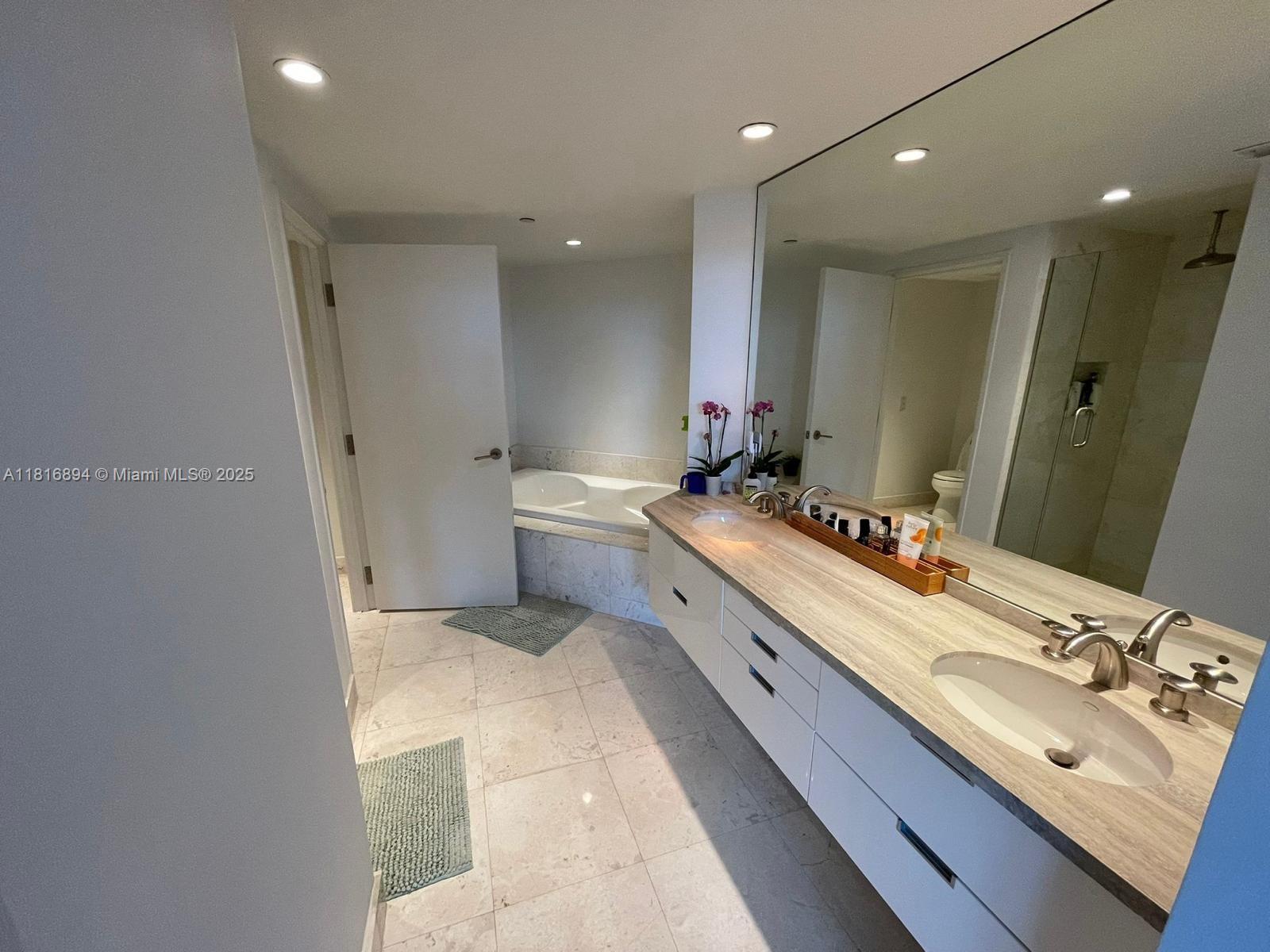 AZURE CONDO - Residential