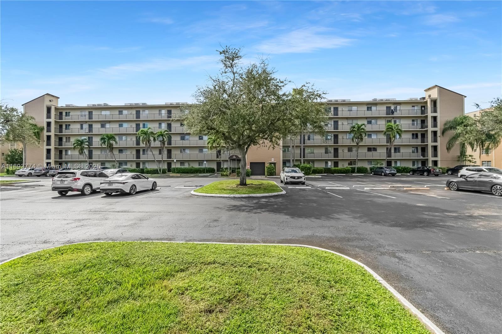 CASCADES OF LAUDERHILL 2 - Residential