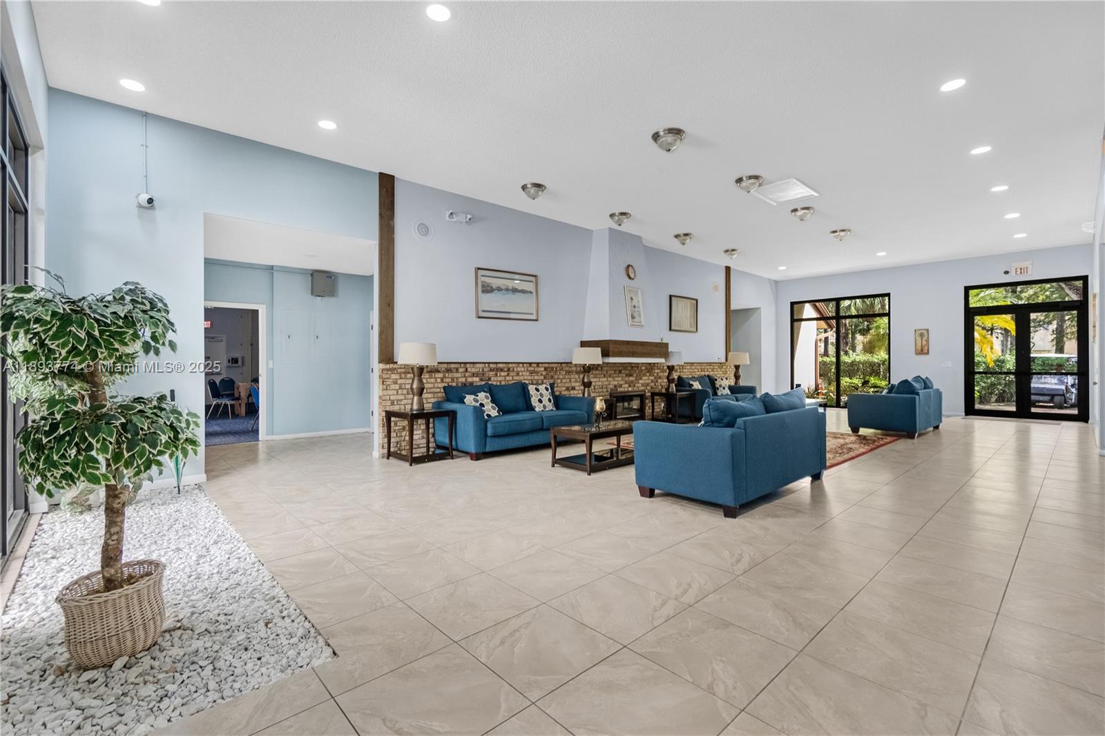 CASCADES OF LAUDERHILL 2 - Residential