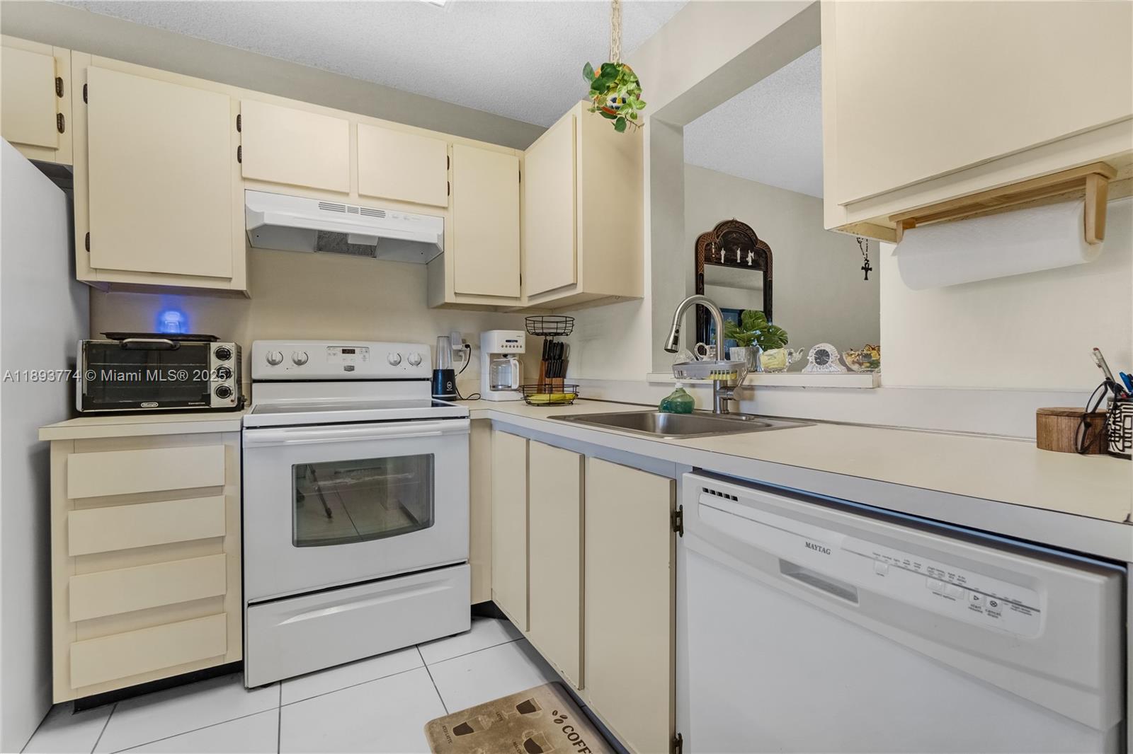 CASCADES OF LAUDERHILL 2 - Residential