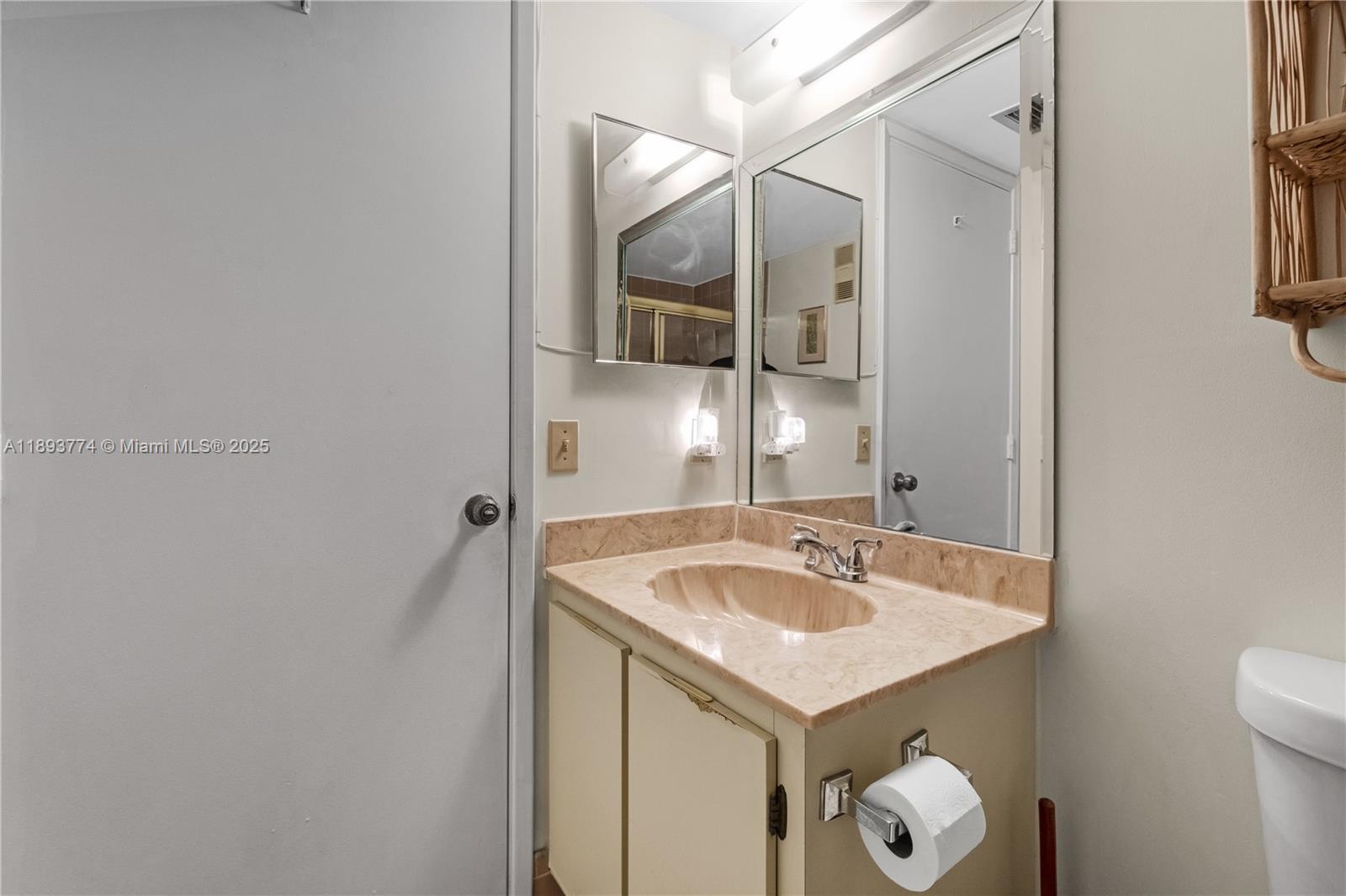 CASCADES OF LAUDERHILL 2 - Residential