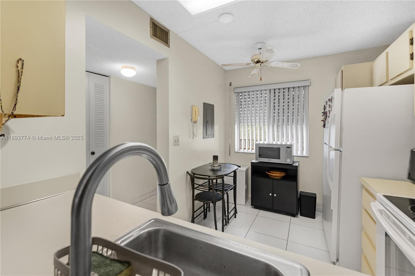 CASCADES OF LAUDERHILL 2 - Residential