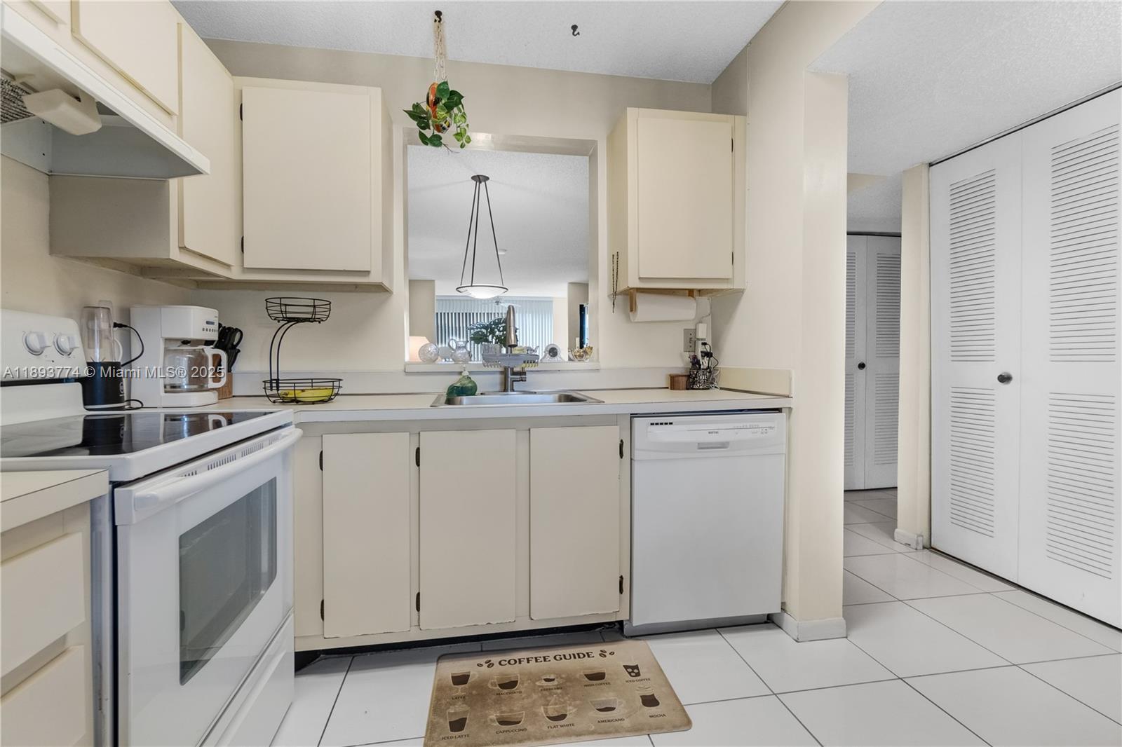 CASCADES OF LAUDERHILL 2 - Residential