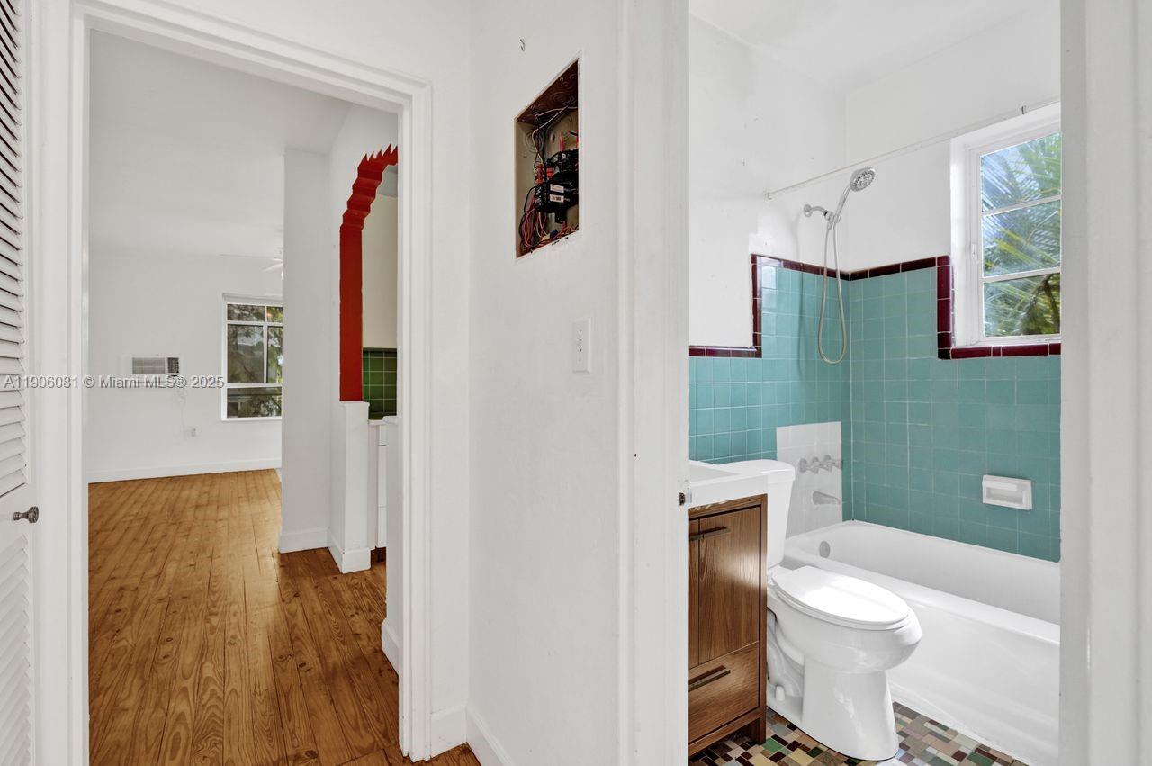 RESIDENCE 1611 CONDO - Residential