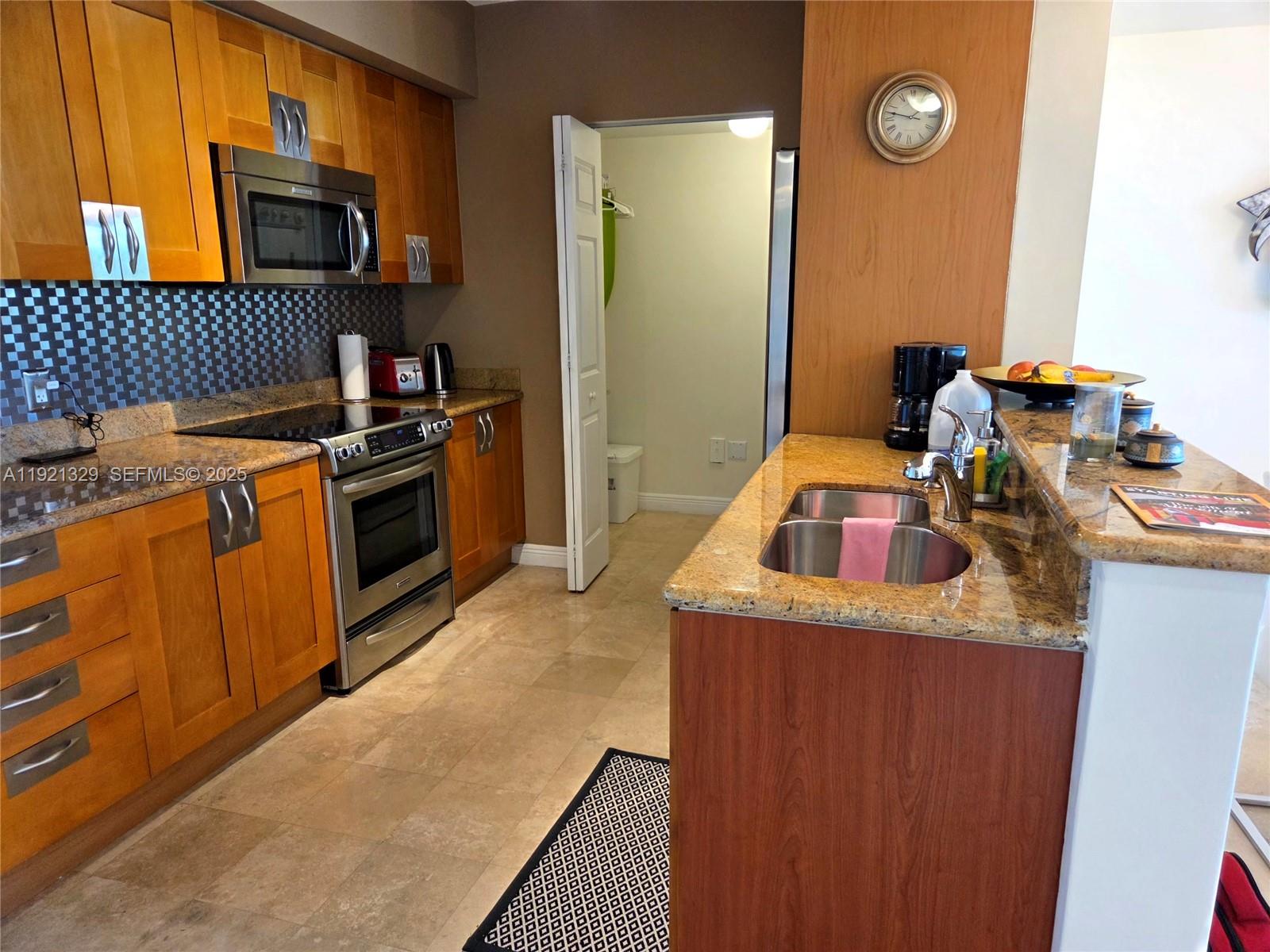 DUO CONDOMINIUM EAST - Residential