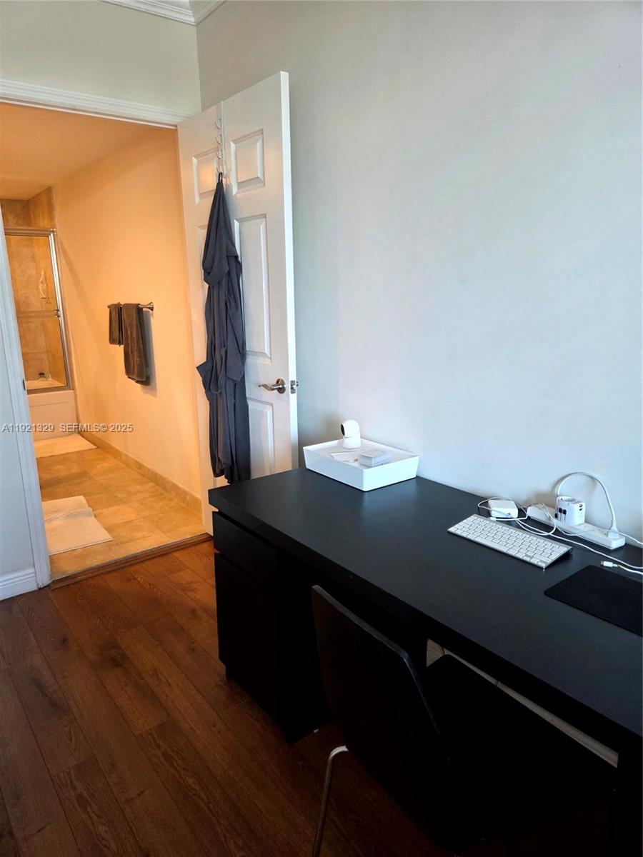 DUO CONDOMINIUM EAST - Residential