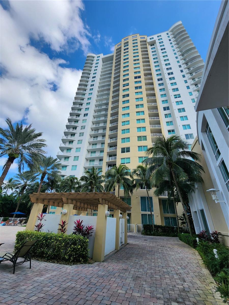 DUO CONDOMINIUM EAST - Residential