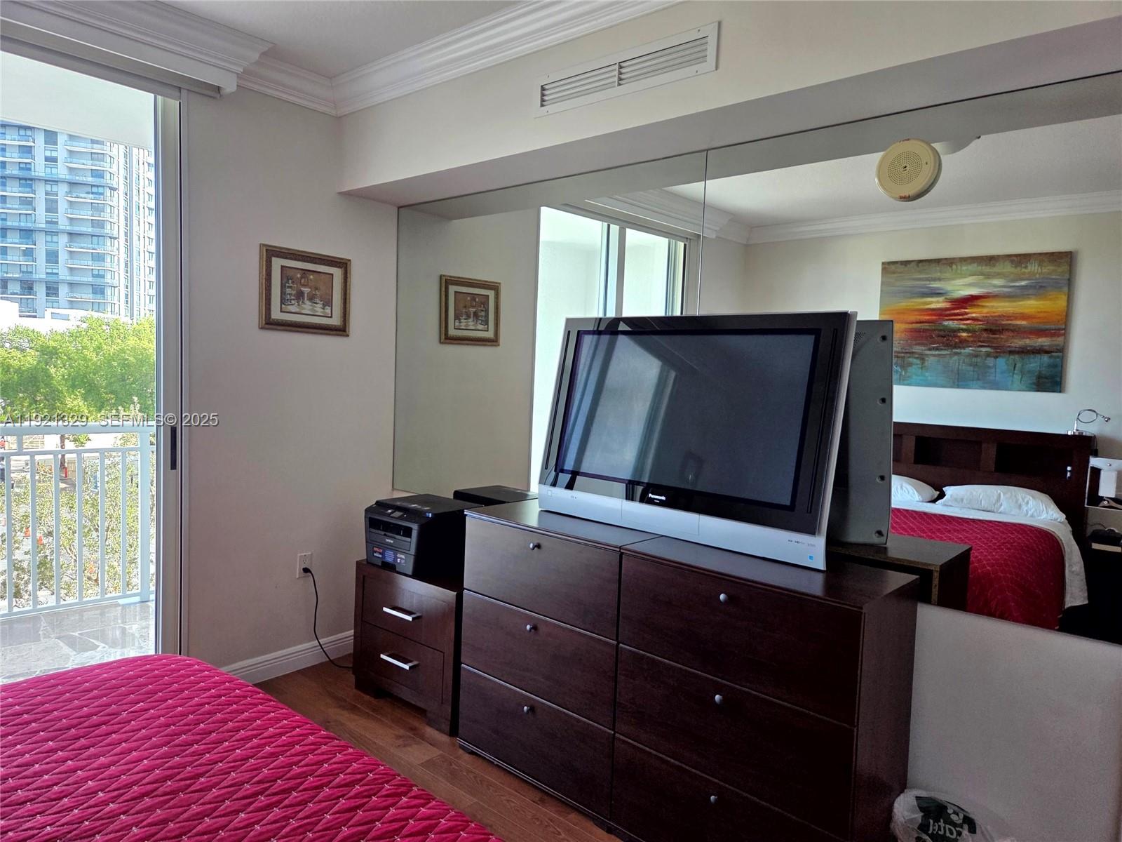 DUO CONDOMINIUM EAST - Residential