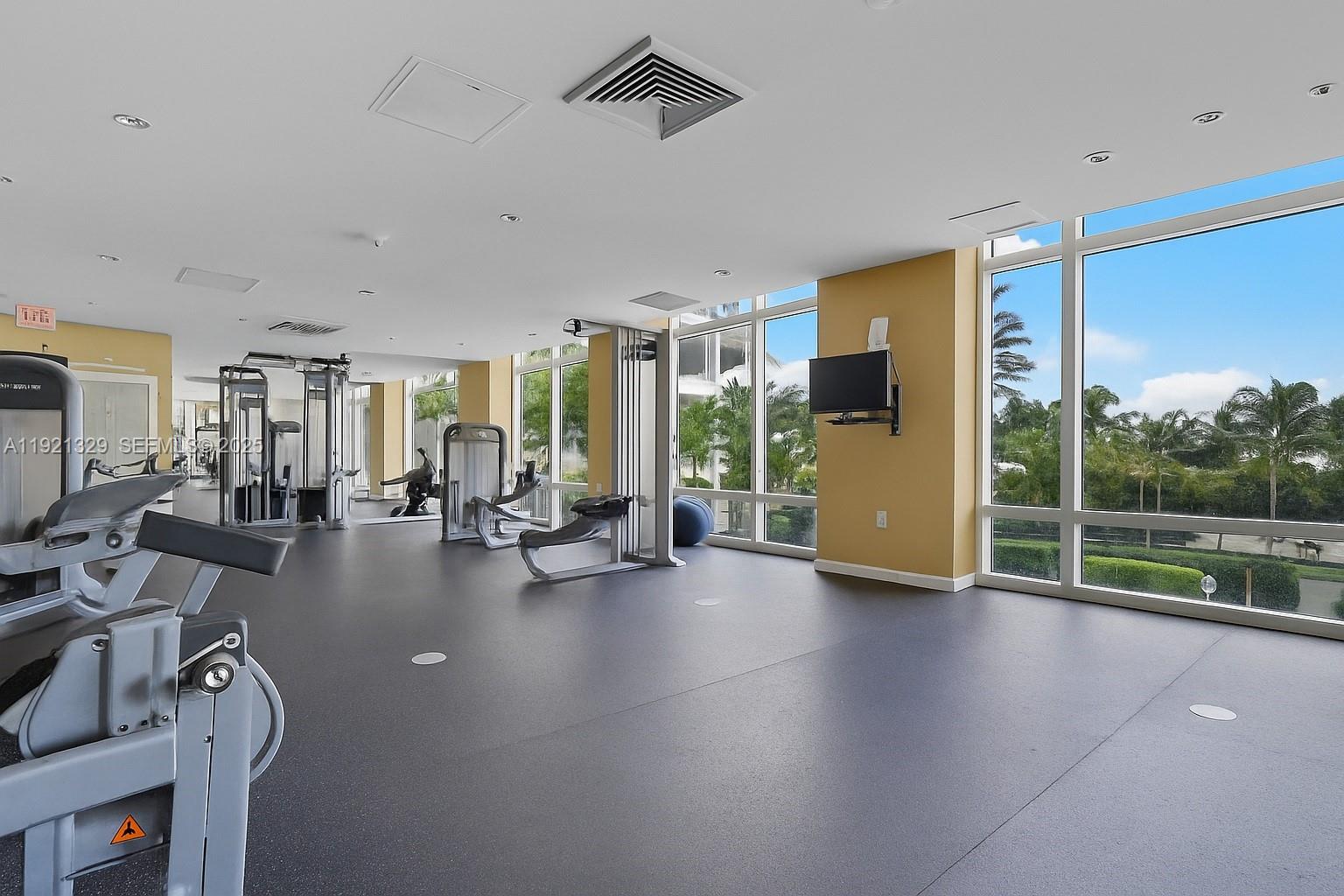 DUO CONDOMINIUM EAST - Residential