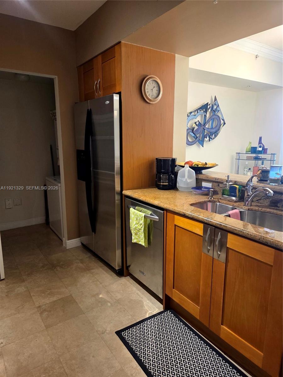 DUO CONDOMINIUM EAST - Residential