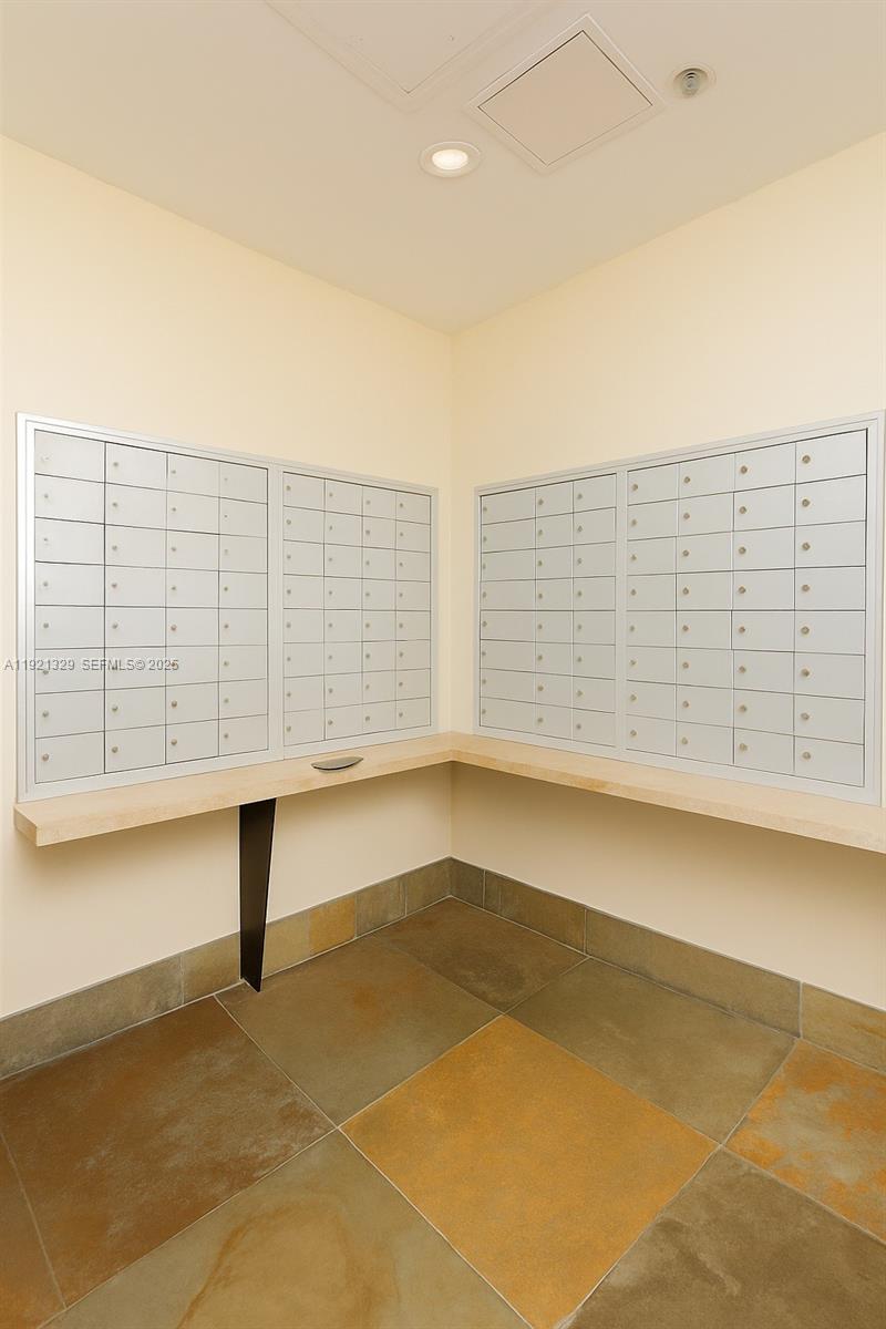 DUO CONDOMINIUM EAST - Residential