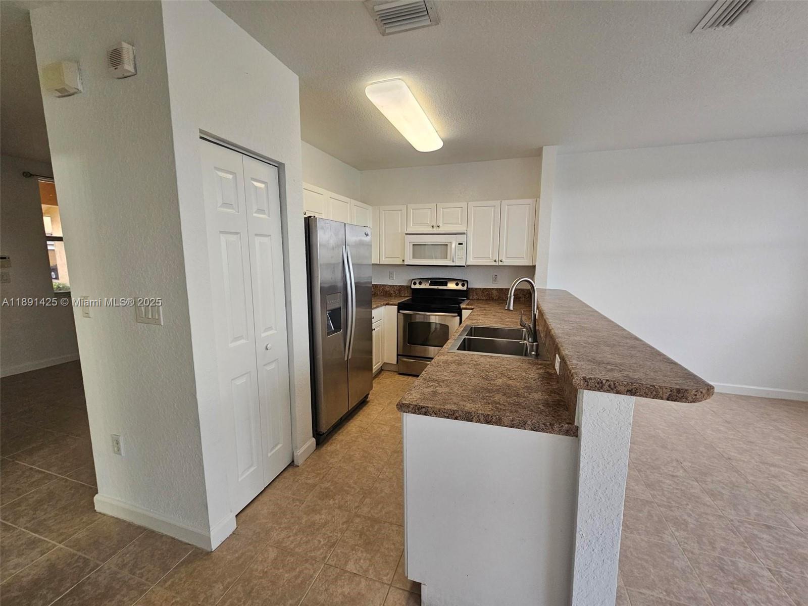 FLORIDIAN ISLES SOUTH - Residential Lease