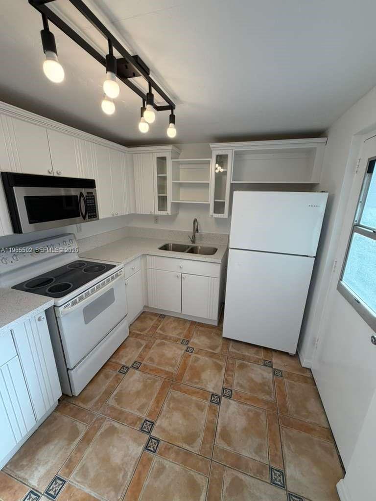 BYRON GARDENS CONDO - Residential Lease