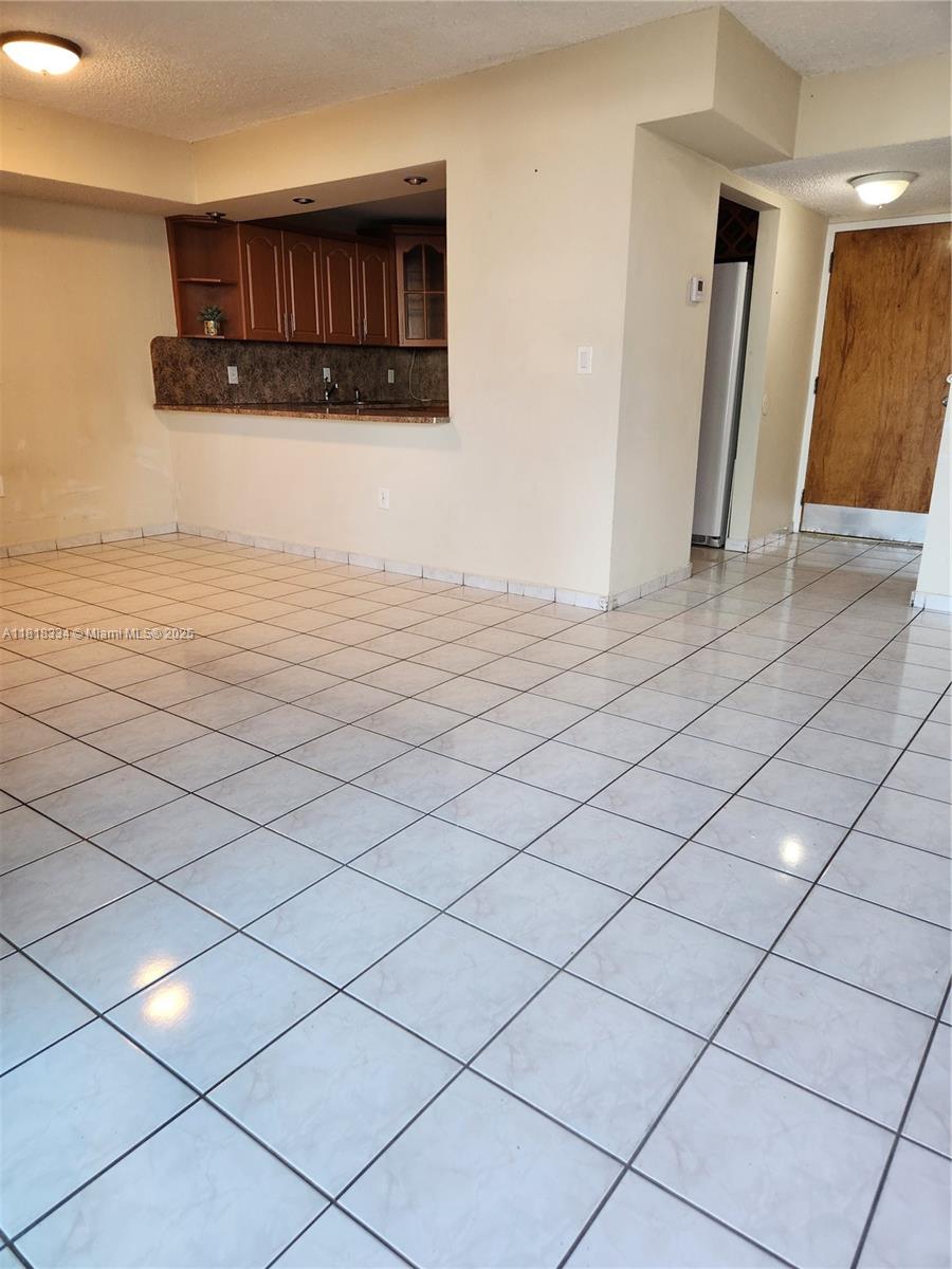 INTERNATIONAL TOWERS COND - Residential Lease