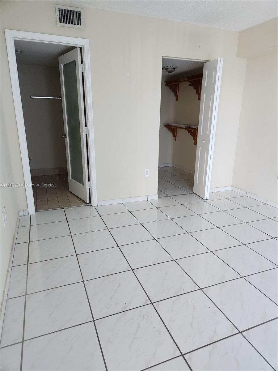INTERNATIONAL TOWERS COND - Residential Lease