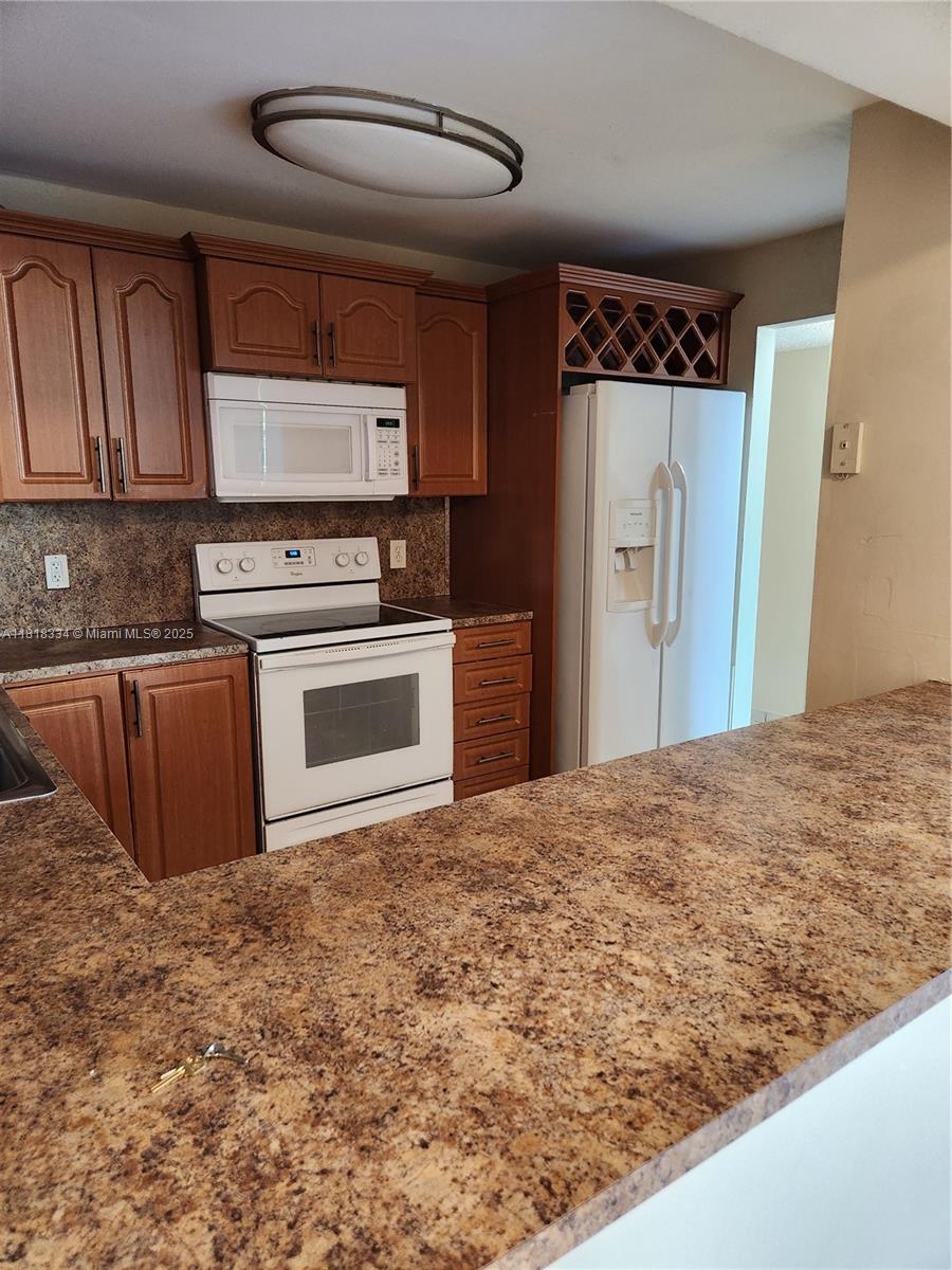 INTERNATIONAL TOWERS COND - Residential Lease