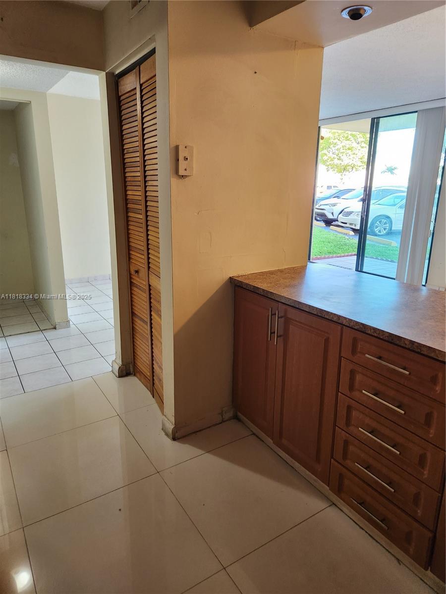 INTERNATIONAL TOWERS COND - Residential Lease