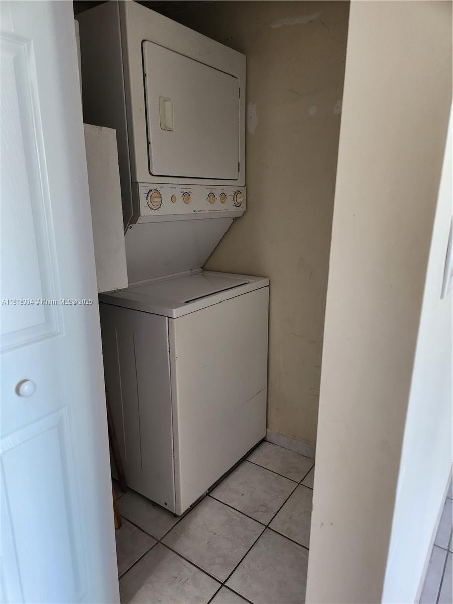 INTERNATIONAL TOWERS COND - Residential Lease