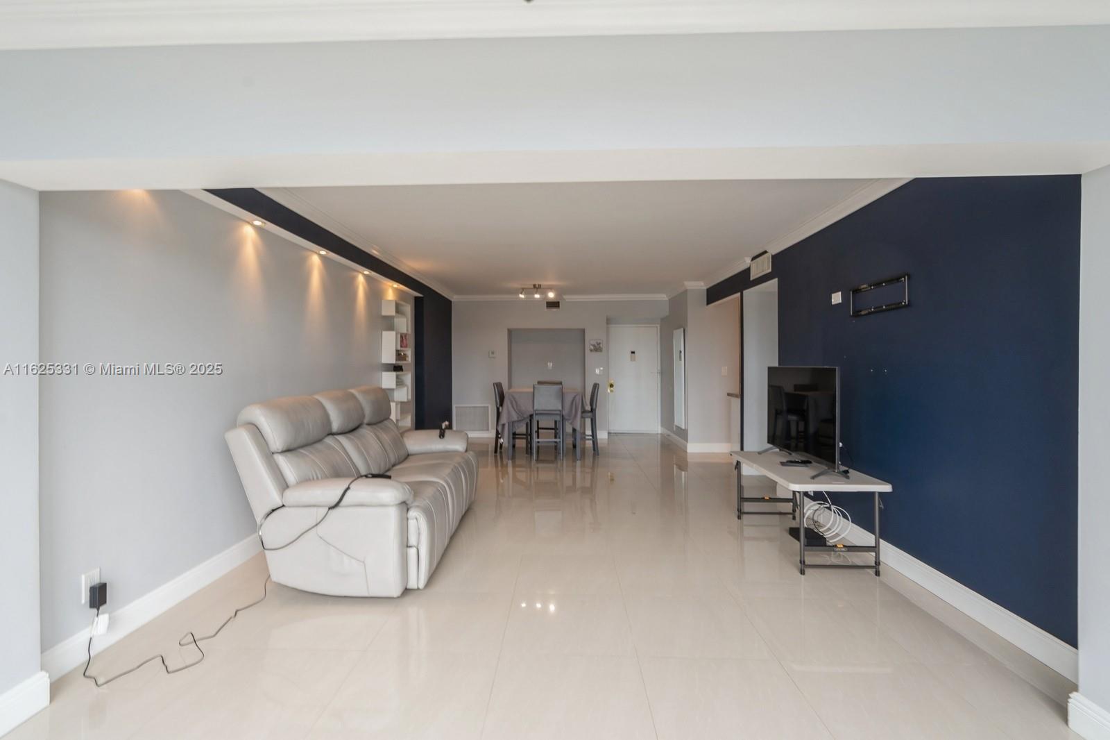HILLCREST NO 21 CONDO - Residential