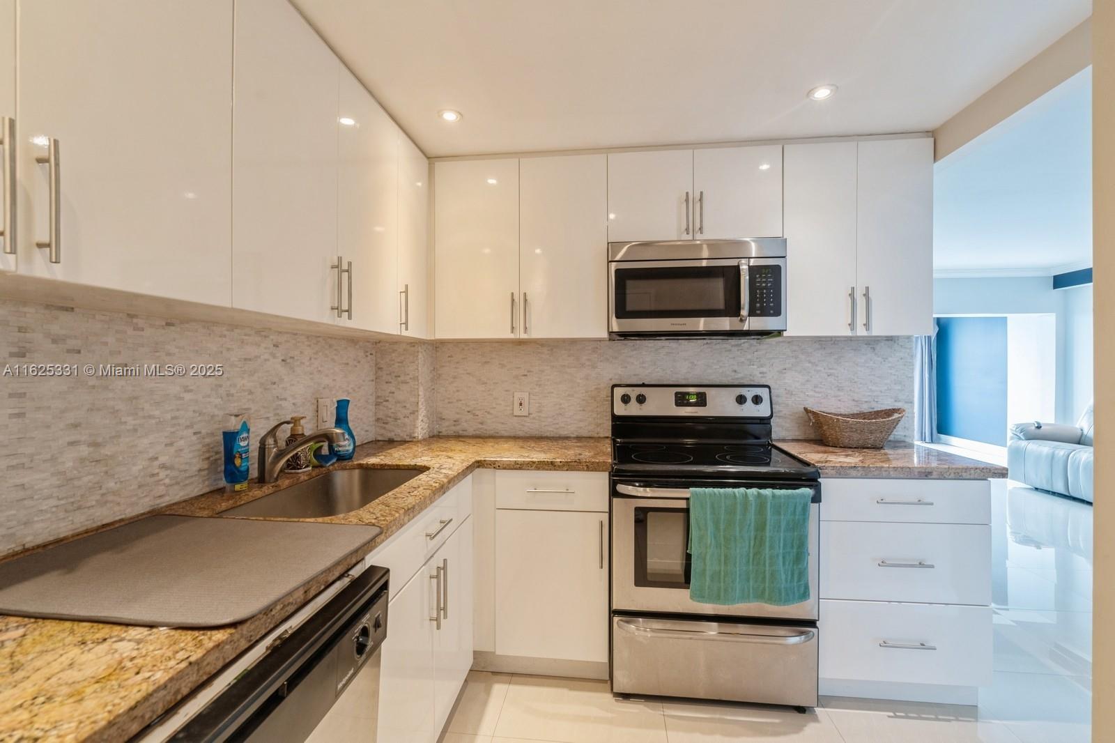 HILLCREST NO 21 CONDO - Residential