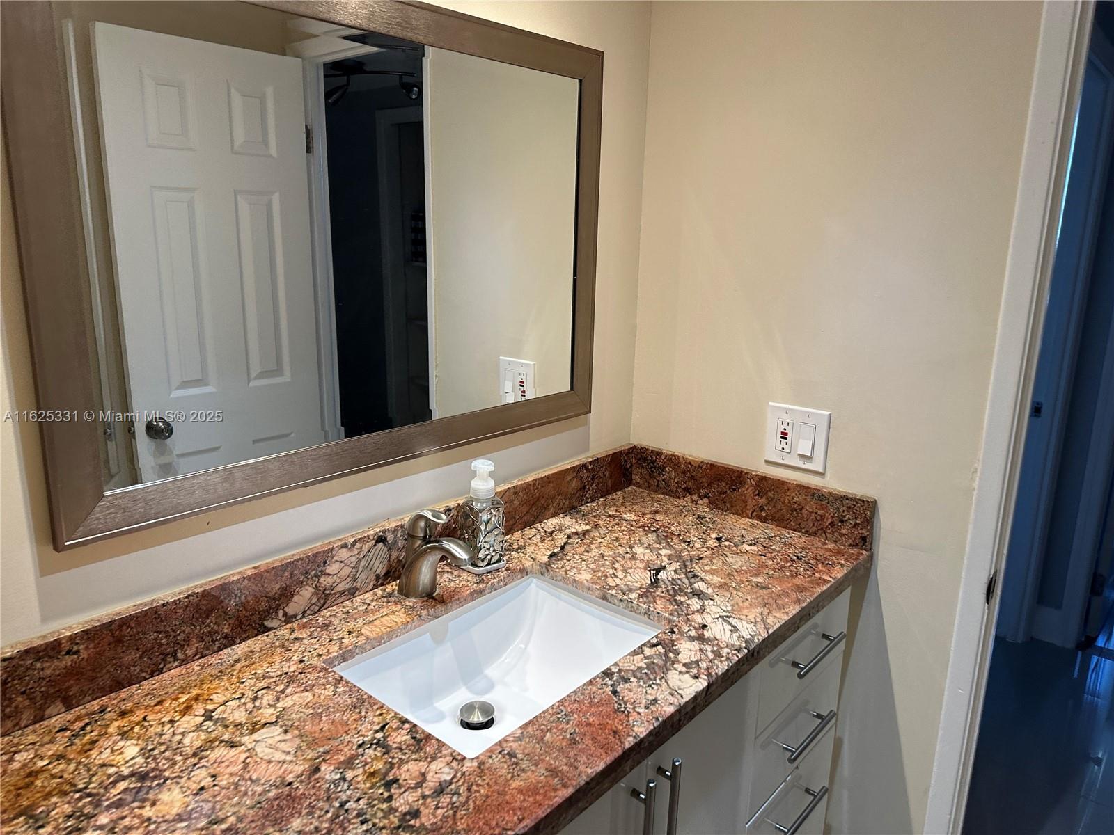 HILLCREST NO 21 CONDO - Residential