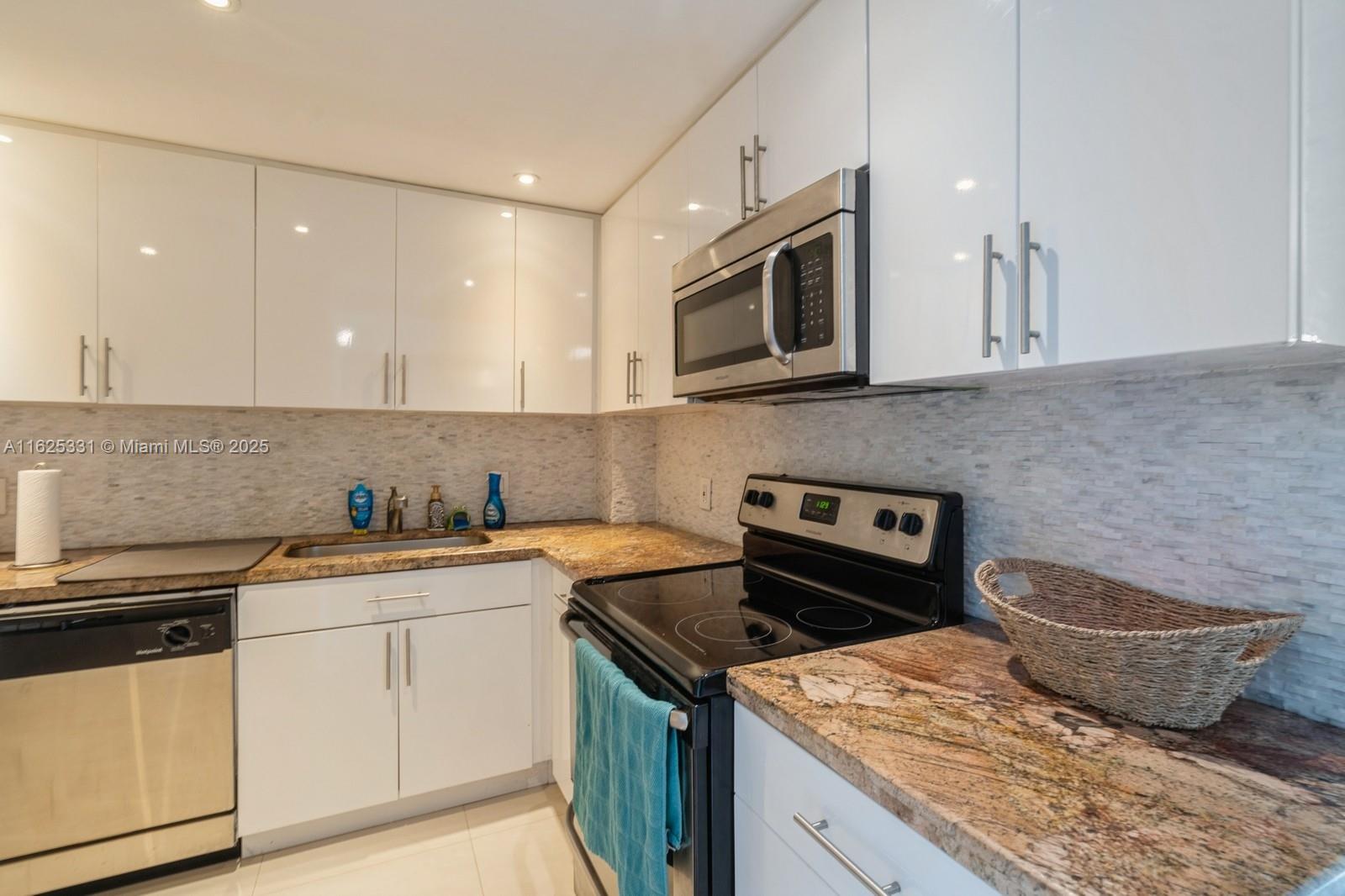 HILLCREST NO 21 CONDO - Residential