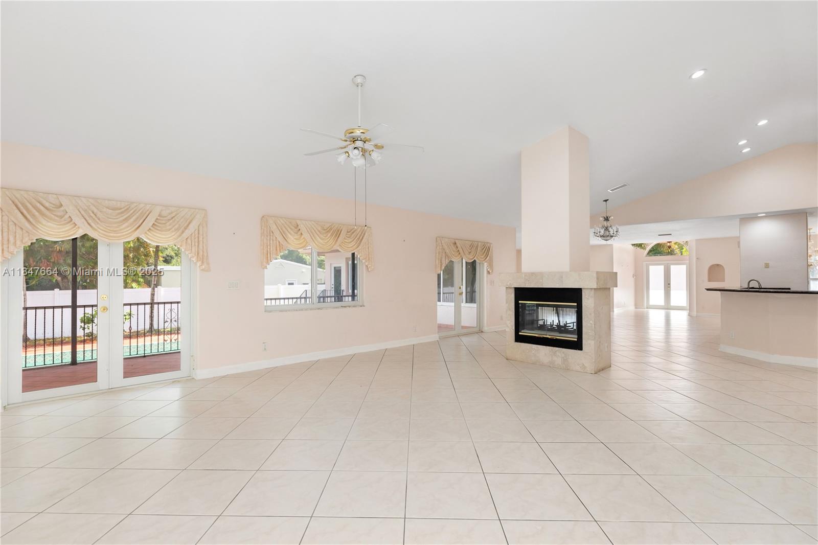 PLANTATION - Residential