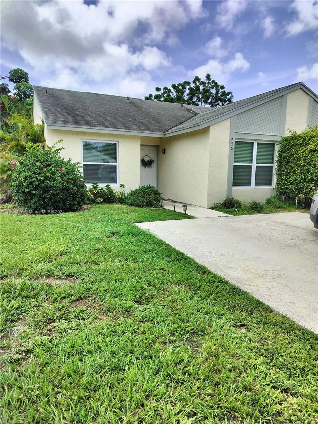 Photo of 296 Palmetto Ct #296, Jupiter, FL 33458 (MLS # A11653318)
