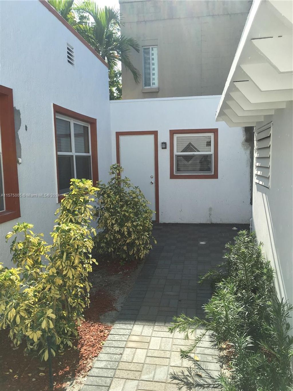 Photo of 905 SE 2nd Ct #RE, Fort Lauderdale, FL 33301 (MLS # A11575005)