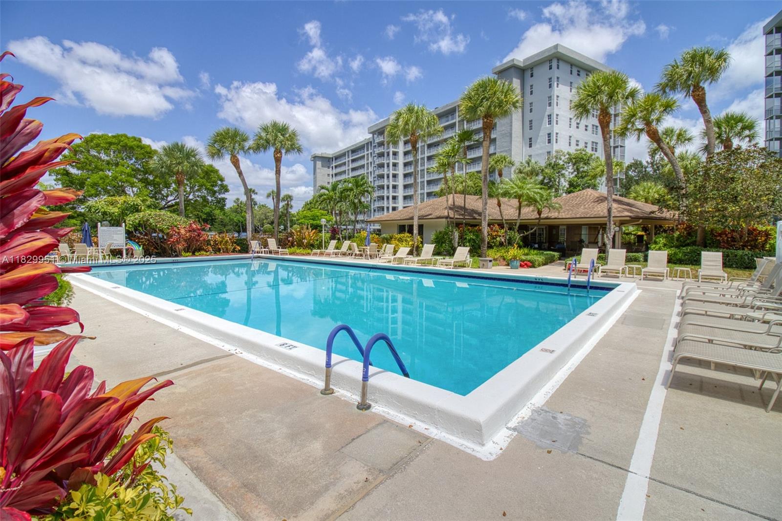 NO 104 PALM-AIRE COUNTRY - Residential