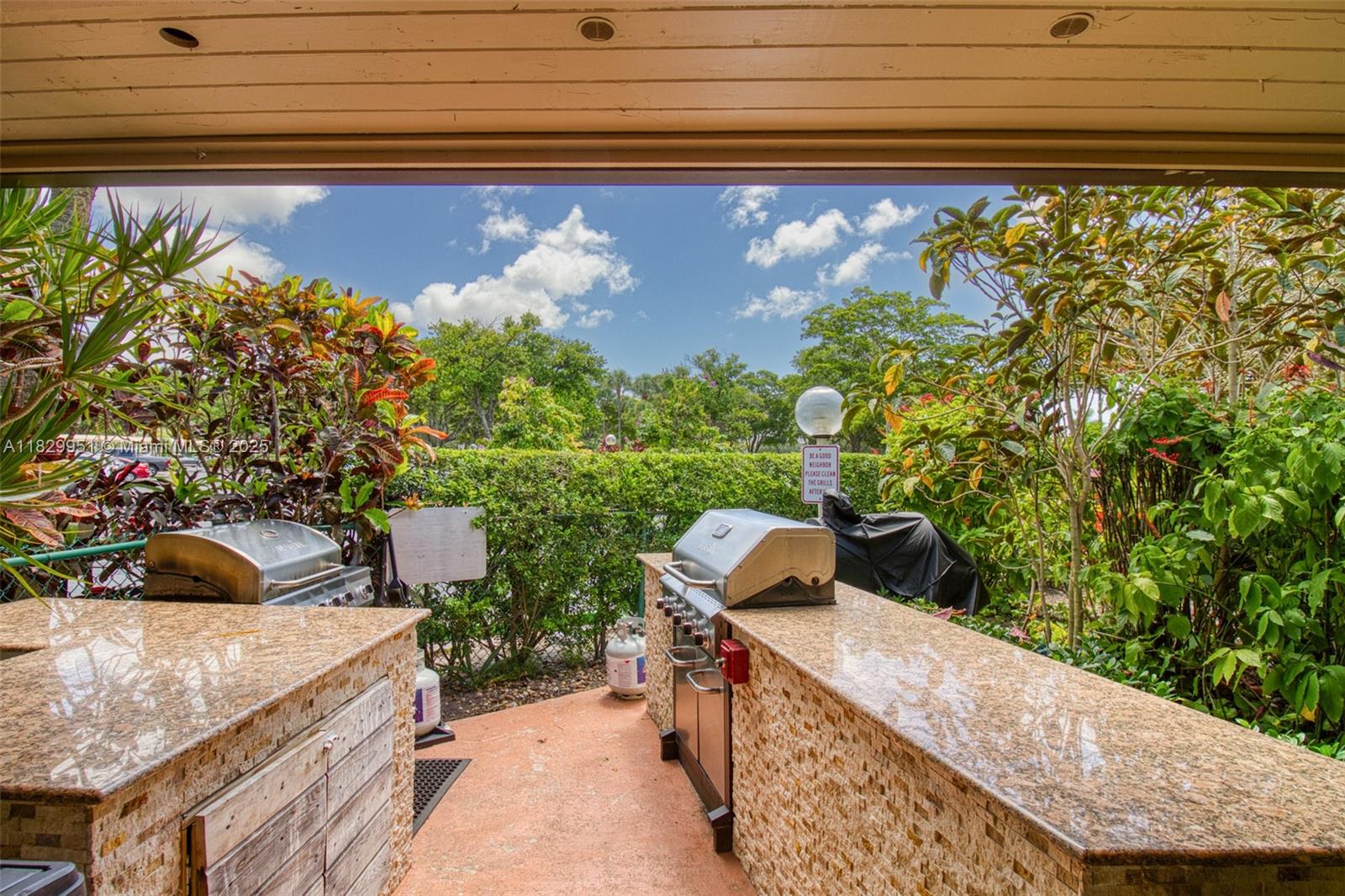 NO 104 PALM-AIRE COUNTRY - Residential